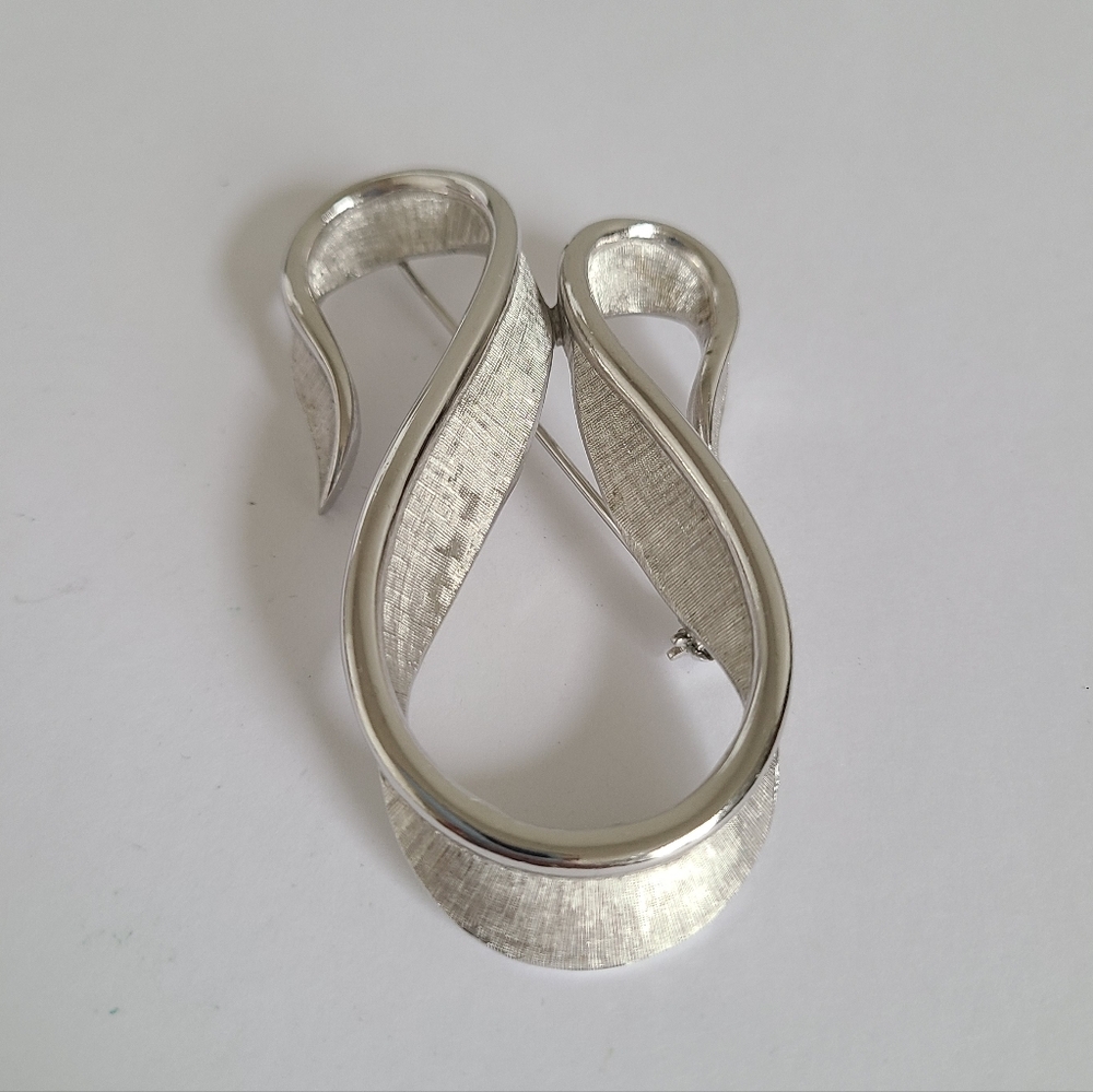 Marcel Boucher Silver Avon of Belleville Textured Ribbon Statement Brooch Pin